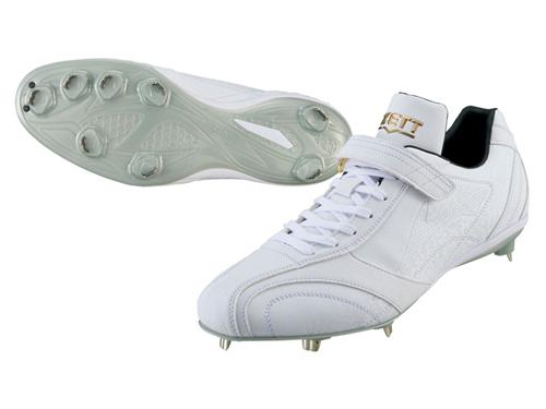 足首をしっかり固定する野球スパイク